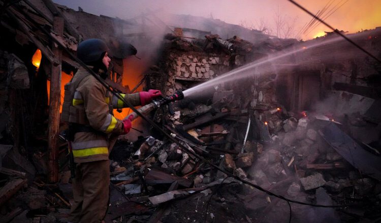 Rusia a lansat cel mai mare atac asupra Ucrainei din ultimele trei luni. Polonia a ridicat de la sol avioane în spaţiul său aerian