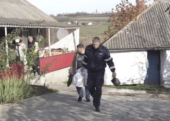 VIDEO // Percheziții la casa unui fost primar șorist din Edineț. Soția: „Au luat înregistrările de pe cameră”