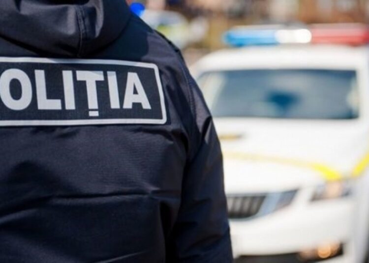 VIDEO // Femeia din Drochia, care a oferit bani pentru două voturi, reținută de poliție