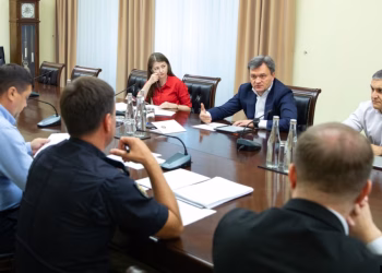 Premierul Recean a anunțat când vor avea loc remanierile din Guvern