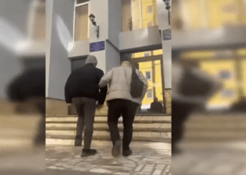 VIDEO | Riscă șapte ani de închisoare pentru un lanț de aur. Un bărbat, reținut de oamenii legii