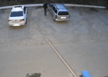 VIDEO | Un bărbat riscă patru ani de închisoare pentru furtul mai multor bunuri din mașini