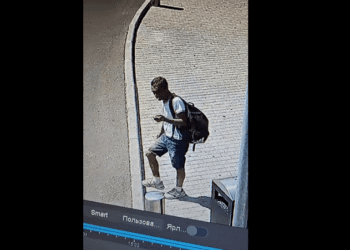 VIDEO | Un bărbat ar fi furat peste 20 mii de lei dintr-un microbuz de pe ruta Bălți-Chișinău. Este căutat de poliție