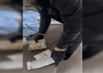 VIDEO | Au vrut să schimbe o bancnotă falsă. Trei persoane, cercetate penal