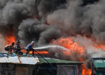 FOTO // Incendiu devastator în Filipine. Cel puțin 8.000 de persoane au rămas fără locuințe după ce flăcările au distrus totul în doar opt ore