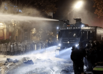 Власти Грузии отложили переговоры о вступлении в ЕС. В центре Тбилиси вспыхнули протесты, задержано 43 человека