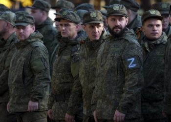 Torturați și trimiși la moarte: Dezvăluirile soldaților din unitățile „Storm” aruncați în asalturi sinucigașe de comandanții lui Putin
