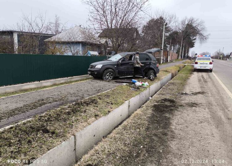 FOTO // Un șofer s-a răsturnat cu mașina la Răuțel. A evitat impactul cu un câine