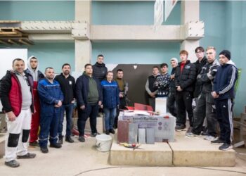 Peste 20 de tineri participă la un curs gratuit de termoizolare a clădirilor