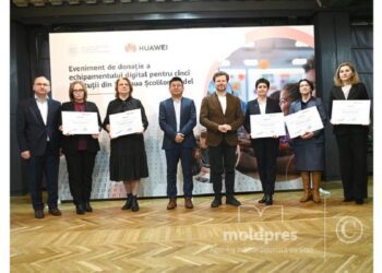 Investiții de 1 milion de lei în Rețeaua școlilor model: Cinci instituții de învățământ au primit table interactive de ultimă generație