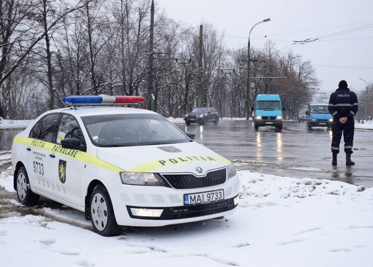 Angajat MAI, prins băut la volanul unui Mercedes, la Edineț