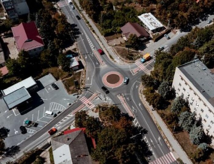 La Sîngerei vor fi construite trotuare moderne pe drumul central care traversează orașul