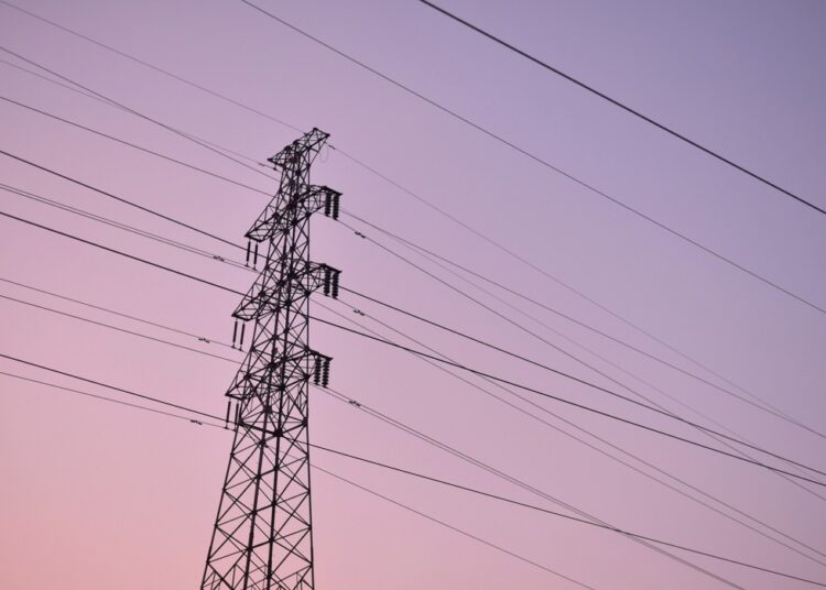 Se consumă mai multă energie electrică. Energocom îndeamnă consumatorii să economisească