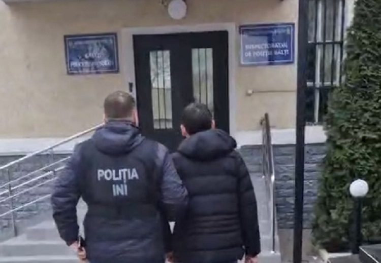 VIDEO // Dirija o schemă de șantaj din închisoare. Un deținut de 22 de ani, truca poze și cerea bani ca să nu le facă publice
