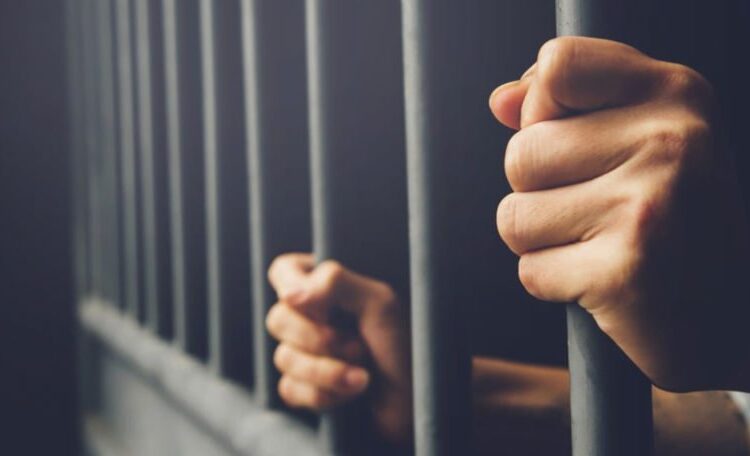 Și-a ucis în bătaie propriul fiu. Un bărbat de 63 ani, condamnat la închisoare