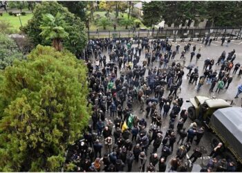 Incident armat în Parlamentul din Abhazia. Un deputat a fost ucis și altul rănit