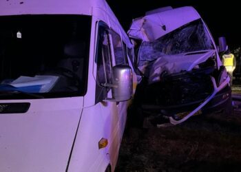 Accident grav pe traseul Chișinău – Bălți, lângă Bilicenii Vechi. Două microbuze cu pasageri s-au lovit dur și au ajuns în șanț