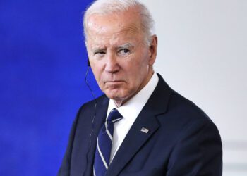 „Mă rog lui Dumnezeu”. Biden avertizează că politica economică anunţată de Trump va fi un „dezastru”
