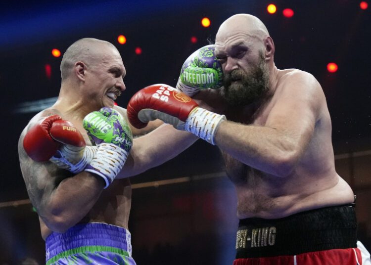 Александр Усик выиграл бой у Тайсона Фьюри и защитил титул чемпиона мира. «Александр доказал: мы, украинцы, своего не отдадим», — заявил Зеленский