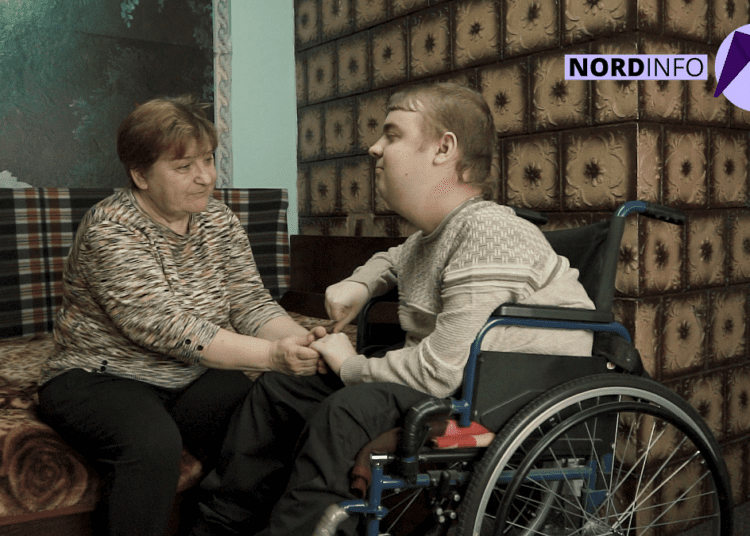 VIDEO // Să facem o minune pentru Cristian, un tânăr din nordul țării care suferă de distrofie musculară