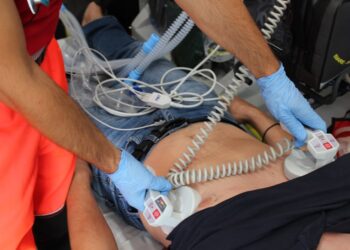 Un bărbat de 64 de ani, salvat de medici