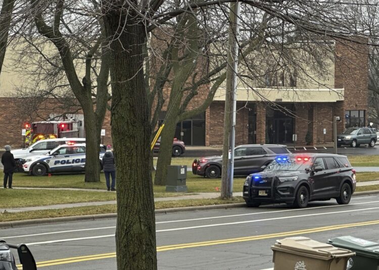 O adolescentă de 15 ani s-a sinucis după ce a împușcat doi profesori și șapte colegi într-o școală din Wisconsin