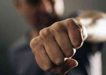 Un bărbat, ucis în bătaie de verișor. Agresorul a fost trimis după gratii