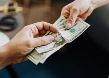 Condamnați pentru corupere pasivă. Trei ofițeri de patrulare vor sta după gratii