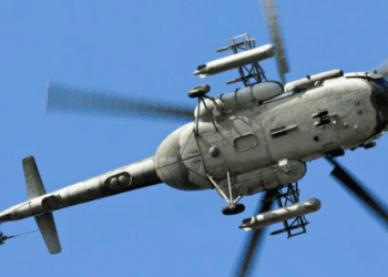 ВИДЕО // Украинская разведка заявила, что морской беспилотник в Крыму впервые сбил ракетой российский вертолет Ми-8