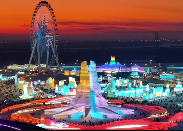 FOTO // „Orașul de gheață” din China. Imagini uimitoare cu sculpturile de la Festivalul Gheții și Zăpezii din Harbin