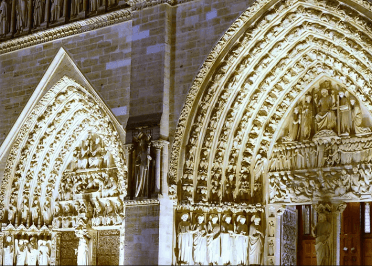 Crăciunul la Notre-Dame. Catedrala găzduiește primele slujbe după incendiul din 2019