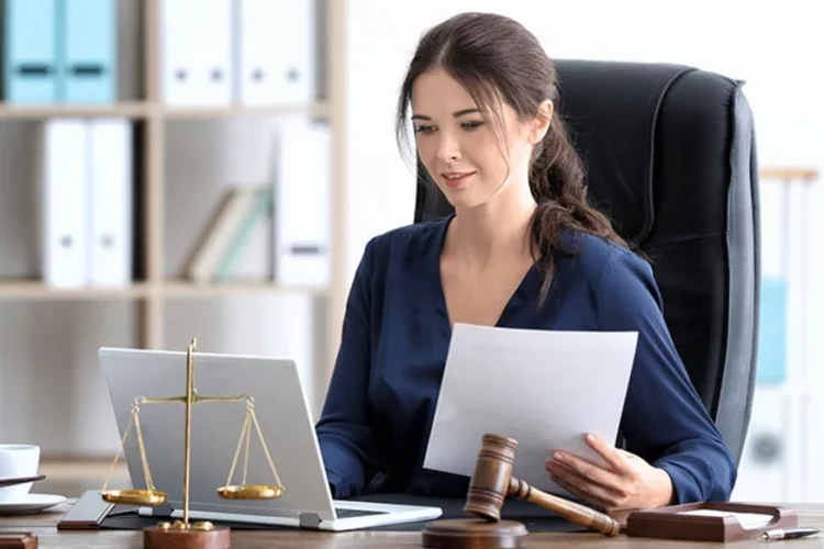 Cetățenii vor putea contracta servicii de asistență juridică la distanță