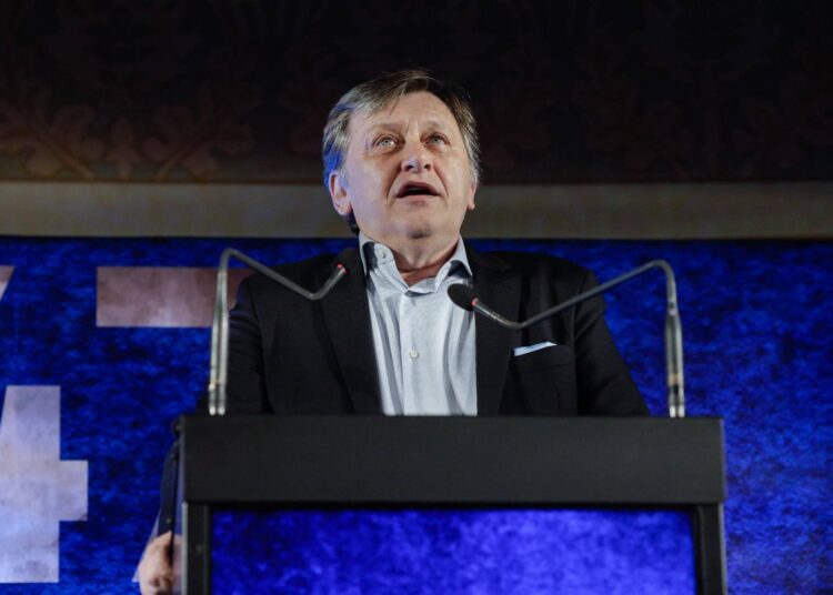 Oficial! Crin Antonescu va fi candidatul coaliției PSD-PNL-UDMR și minorități la funcția de președinte al României