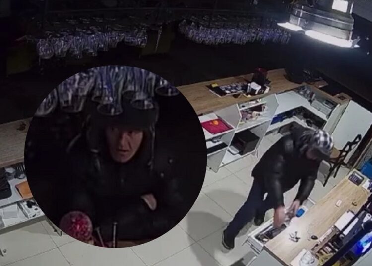 VIDEO // A furat un laptop dintr-un oficiu din Bălți. Un bărbat, căutat de poliție