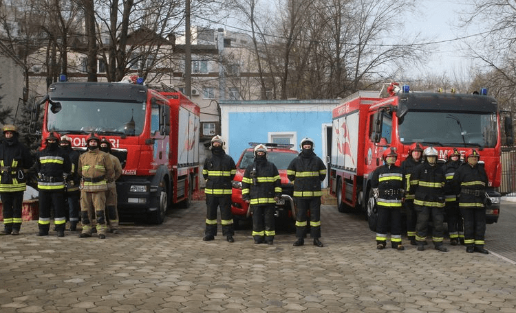 Două incendii la Briceni chiar în ziua de Crăciun. Salvatorii au intervenit în 21 de situații de risc