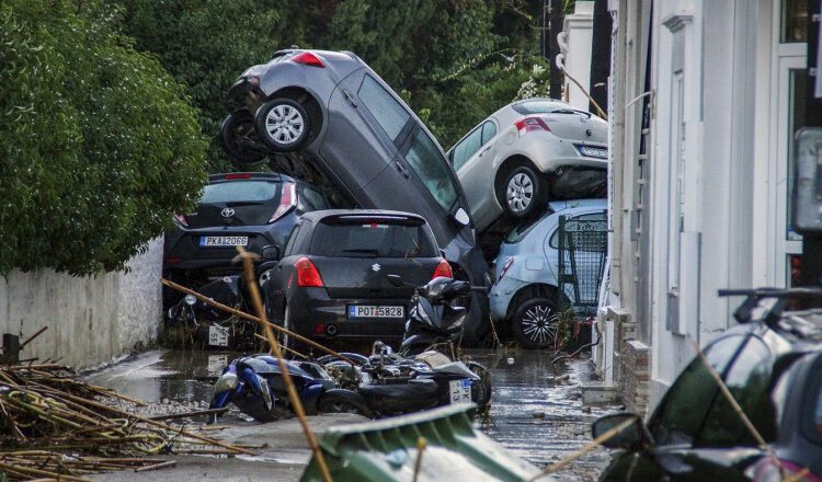 VIDEO // Furtuna Bora a făcut prăpăd pe insula grecească Rodos. Imagini ca la inundațiile din Spania