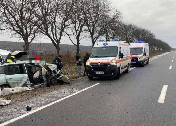 FOTO // Accident grav la Edineț. Un polițist și soția sa și-au pierdut viața