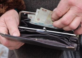 Pensia minimă va crește la 3300 de lei, pentru stagiul de cotizare de 40 de ani