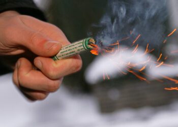 Un moldovean a rămas fără două degete după explozia unei petarde