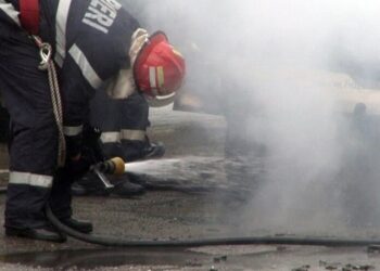 O mașină parcată a luat foc la Edineț