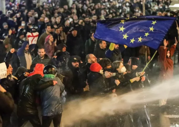 Zeci de persoane au fost arestate în Georgia în timpul manifestațiilor pro-UE