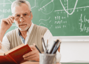 Vești bune pentru profesori! Guvernul a aprobat măsuri suplimentare pentru creșterea salariilor în 2025