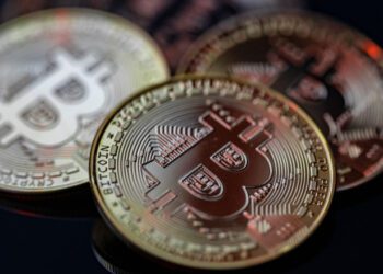 Rusia folosește bitcoin în comerțul exterior pentru a evita sancțiunile occidentale