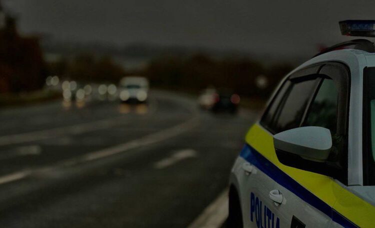 Atenție la drum! Plouă și vizibilitatea e redusă