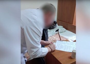Medicul care și-a „ajutat” pacienții să voteze riscă amendă de milioane de lei sau chiar închisoare