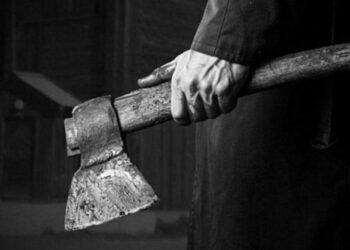 Un bărbat din nordul țării s-a răzbunat cu toporul pe un consătean de-al său