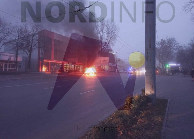 FOTO/VIDEO // Detalii în cazul mașinii care a luat foc din mers pe o stradă din Bălți