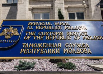 У двоих сотрудников Таможенной службы изъяли имущество на сумму более 1,3 миллиона леев