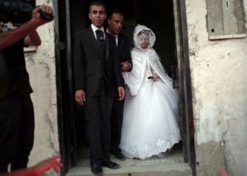 В Ираке легализовали браки с детьми