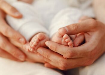 Un băiețel a venit pe lume în ambulanță